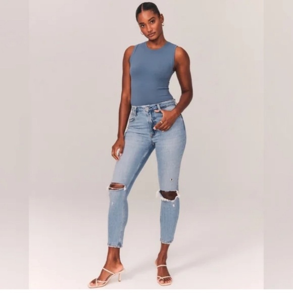 NWT Abercrombie high rise jeans - Picture 1 of 6